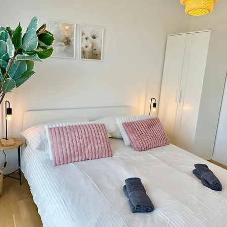 Modern With Balcony Near Vienna Wiener Neudorf