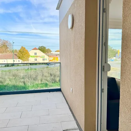 Modern With Balcony Near Vienna Apartment *